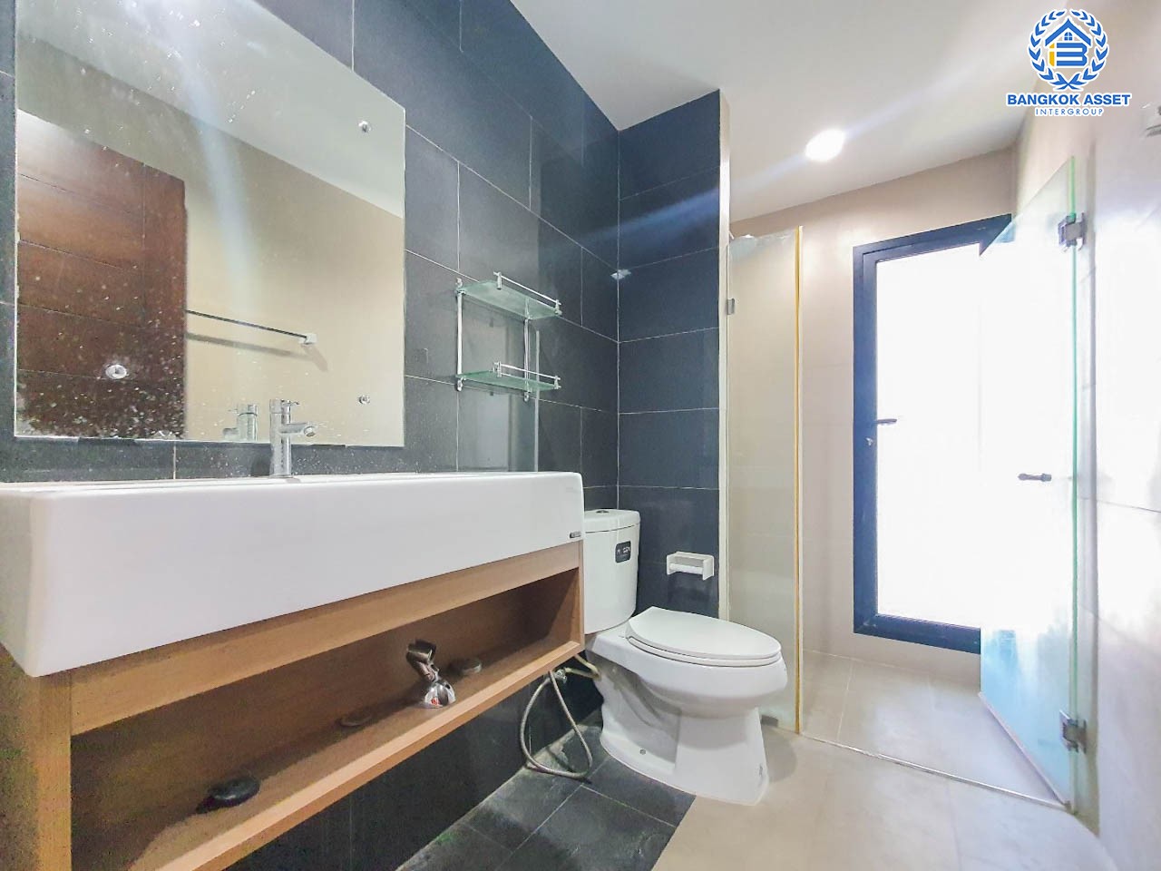 *****ทาวน์โฮมมือสอง 3 ชั้น ม.แกรนด์ ไอ-ดีไซน์ วิภาวดี หน้าบ้านกว้างถึง 6.5 เมตร บนเนื้อที่มากถึง 29.2 ตร.ว. ฟังก์ชันจัดเต็ม 3 ห้องนอน 3 ห้องน้ำ 2 ที่จอดรถ พร้อมอยู่ แถมฟรี! เครื่องปรับอากาศ 4 เครื่อง เครื่องดูดควัน 1 เครื่อง ทำเลดี เชื่อมต่อถนนวิภาวดี และถนนพหลโยธิน